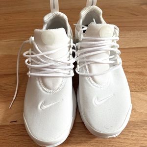 Brand new women 8 nike presto. worn once.